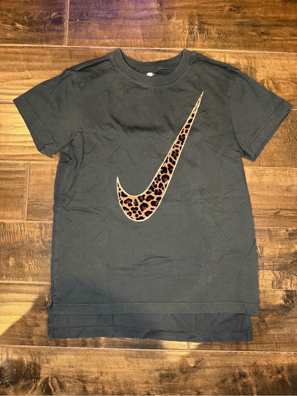 Nike Girls Large Black T-Shirt Leopard Cheetah Print Swoosh Graphic Tee High Low